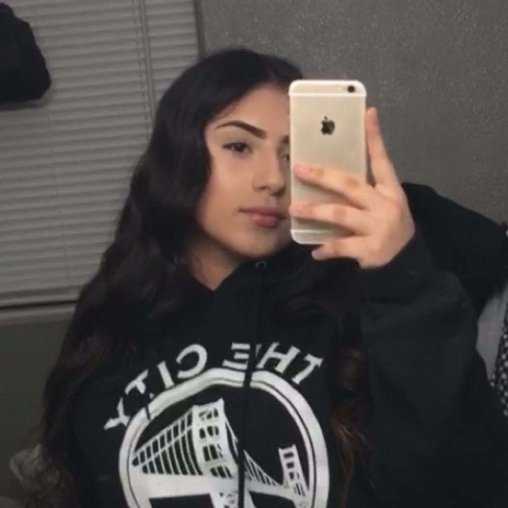 Meet your Posher, Noemi